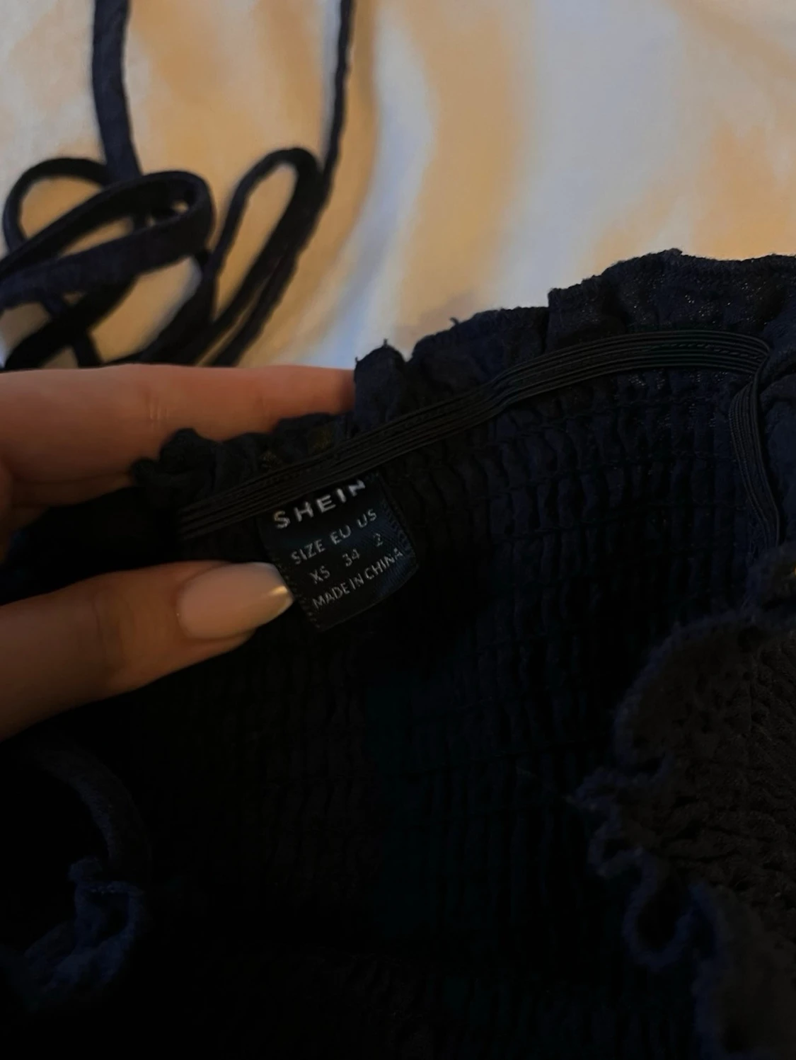 Mörkblå smockad linnetopp  - 1