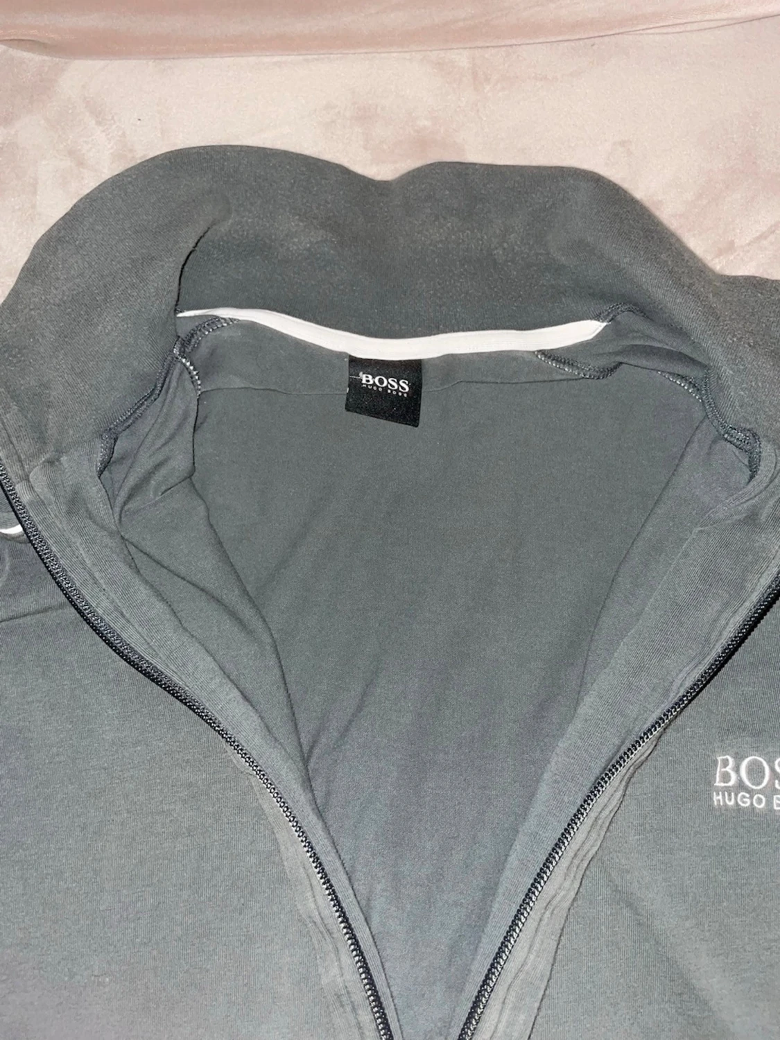 Grå zip hoodie från Hugo Boss - 2