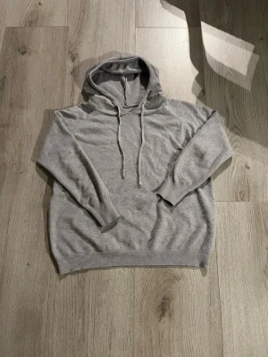 Verani Clothing tröja - Riktigt skön och Grisch tröja från Verani Clothing. Passar dig runt 160. 