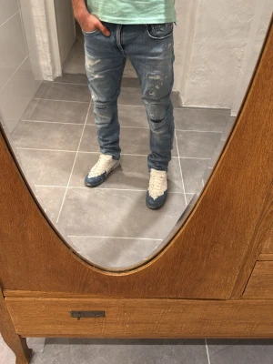 Replay jeans  - Ett par snygga byxor från Replay i storlek W30 L30 i modellen Anbbas 