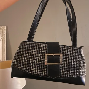 Väska - Fin väska köpt second hand, därav vet jag inte märket