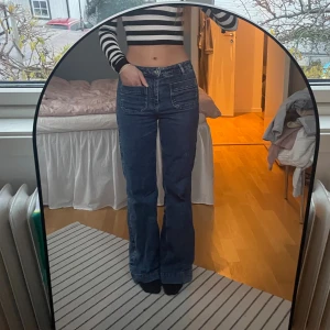 Jeans  - Populär jeans från Gina med fickor fram, knappt använda❤️