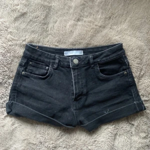 låga svarta shorts - svarta jeans shorts, low/mid waist 