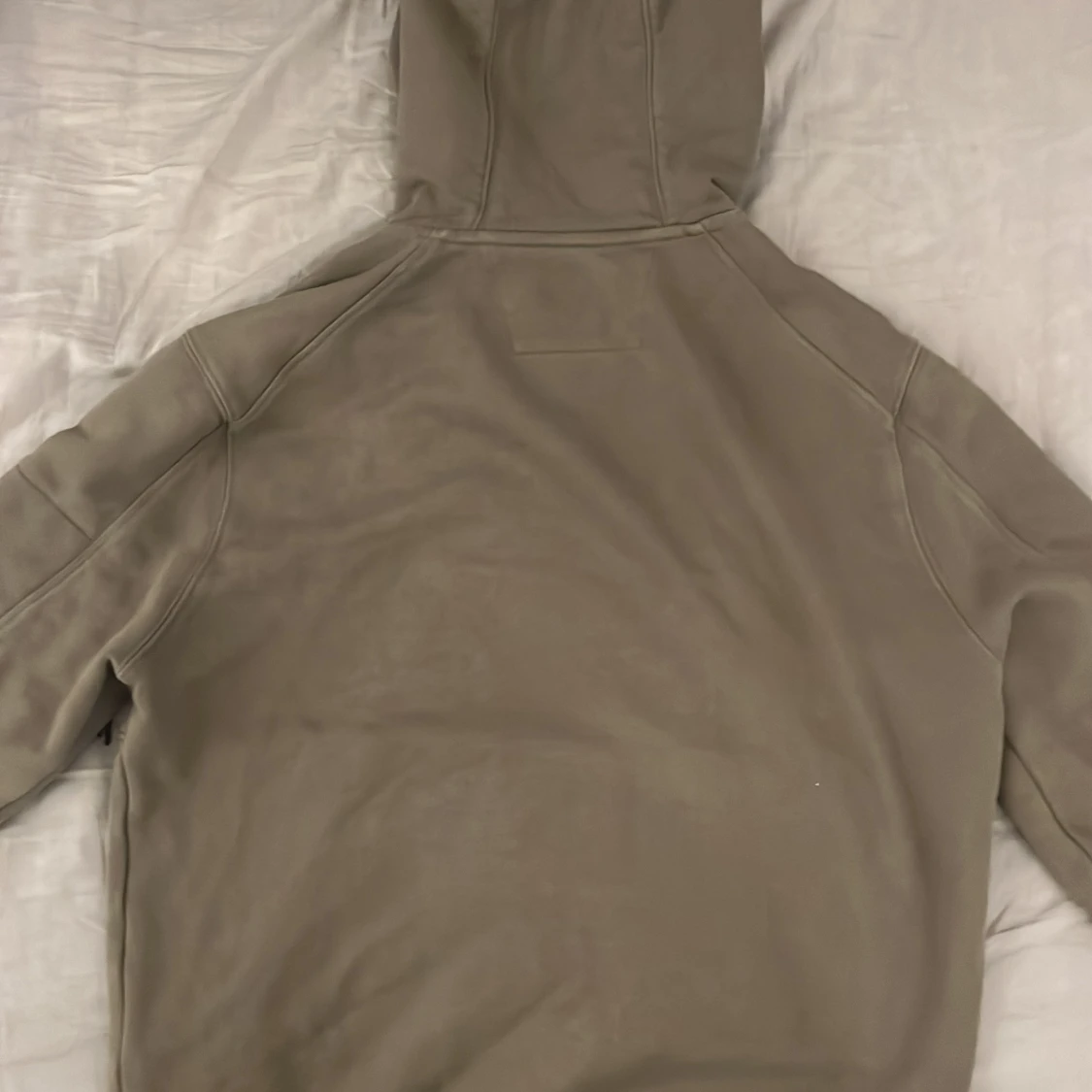 Grön hoodie från C.P. Company - 2