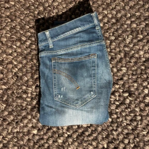 Dondup Jeans - Dondup jeans i modellen Ritchie (passar som George). Jeansen är i storlek 30 och skick är 9.5/10 (som nya). Pris kan diskuteras vid snabb affär