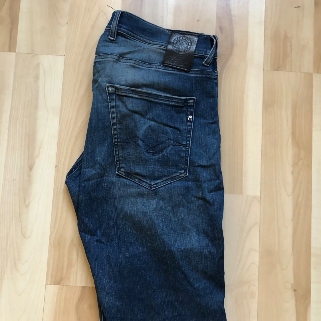 Replay jeans blå med slitningar