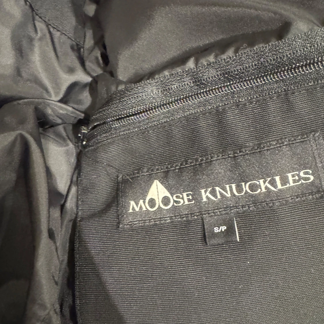 Svart Moose Knuckles dunjacka med päls - 2