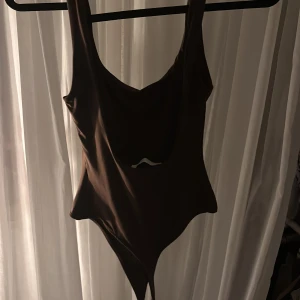 Brun body - Supersnygg brun body från Zara. Som ny.