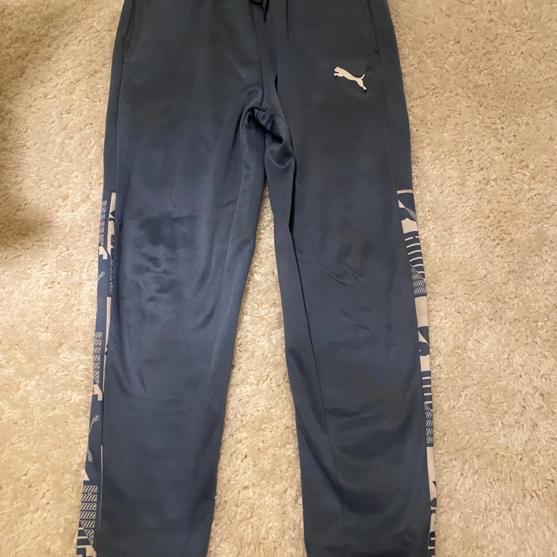 Grå mjukisbyxor från Puma M