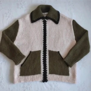 Populär kofta från Zara  - Säljer en suuuper populär och eftertraktad stickad kofta från Zara i storlek S , super bra skick då den aldrig är använd ☺️