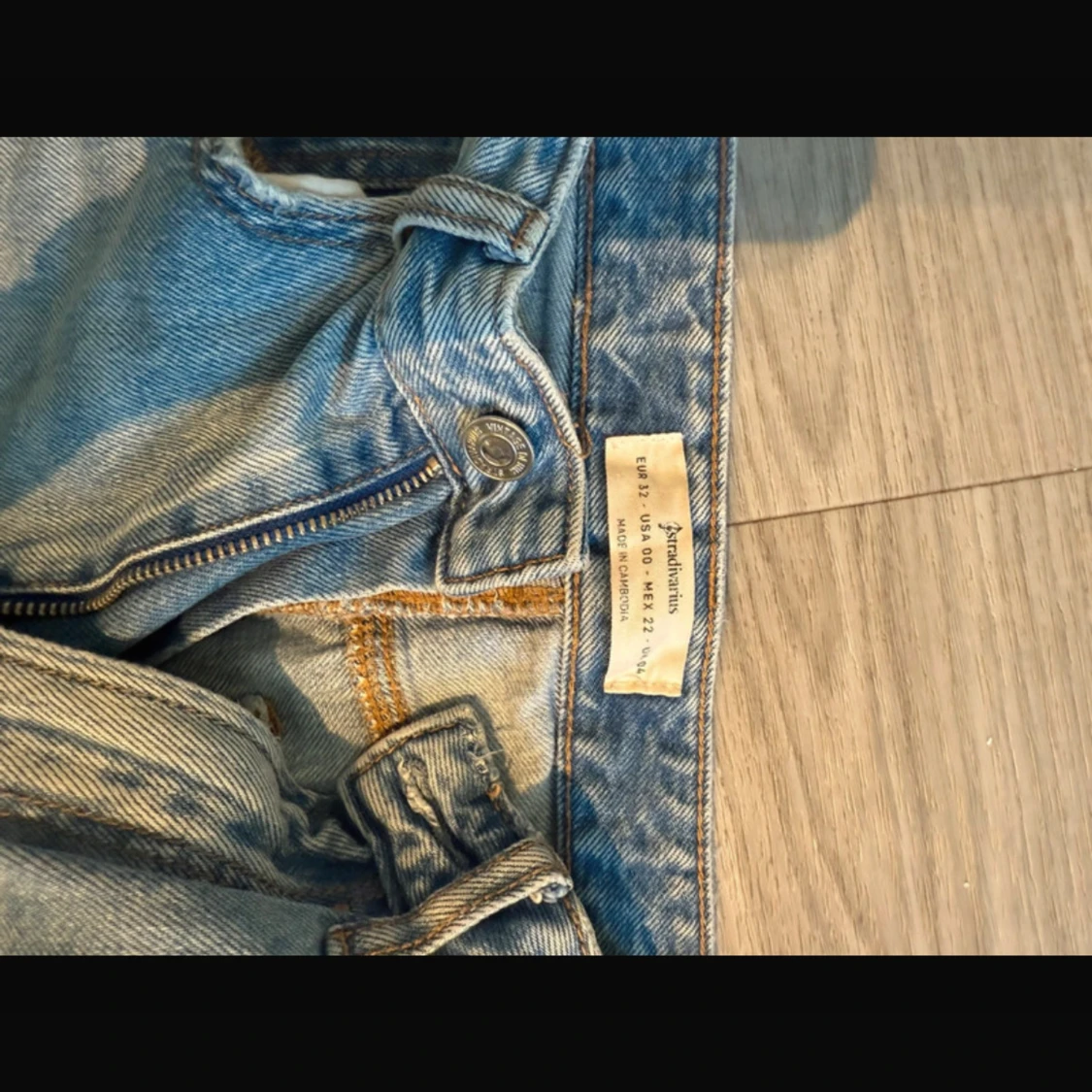 Ljusblåa jeans från Stradivarius  - 1