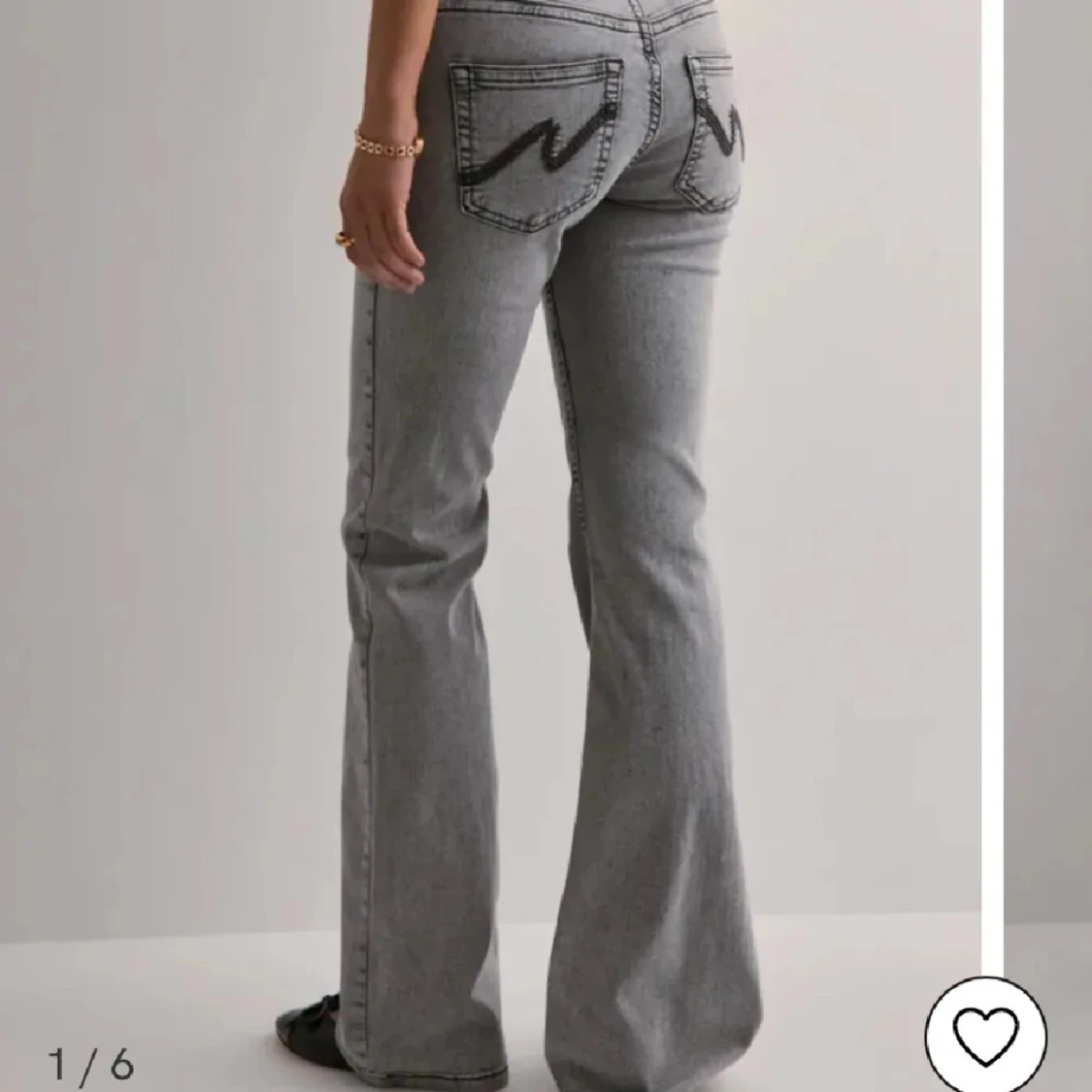 Grå bootcut jeans från Nelly