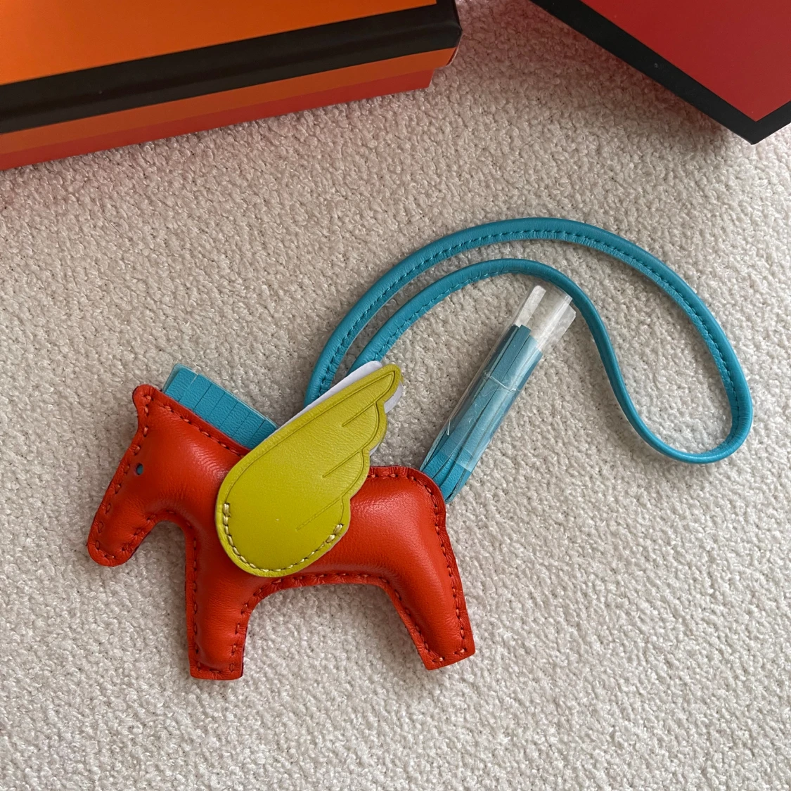  Pegasus bag charm i skinn - 1