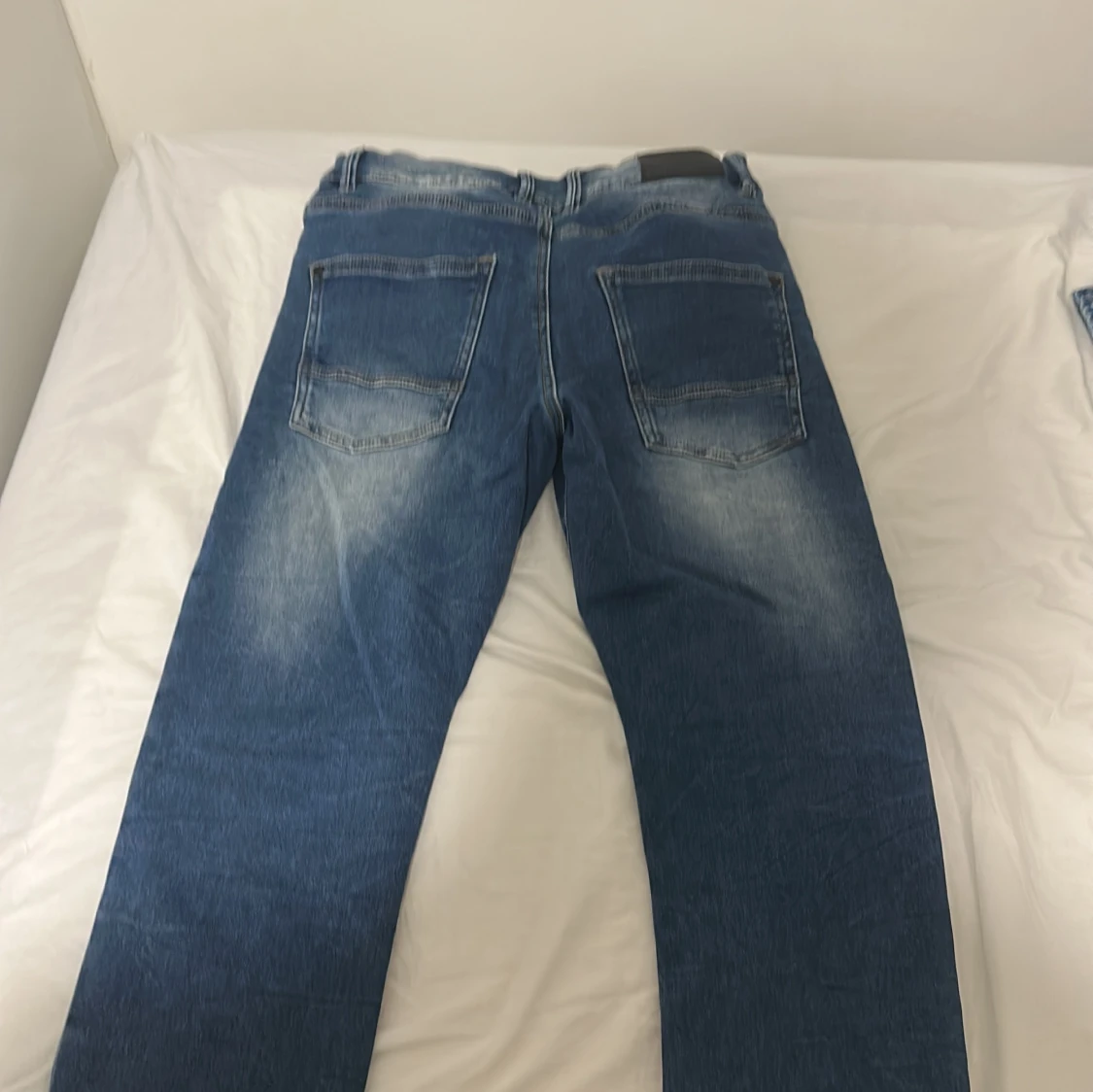 Blå relaxed fit jeans från LAB Industries - 1