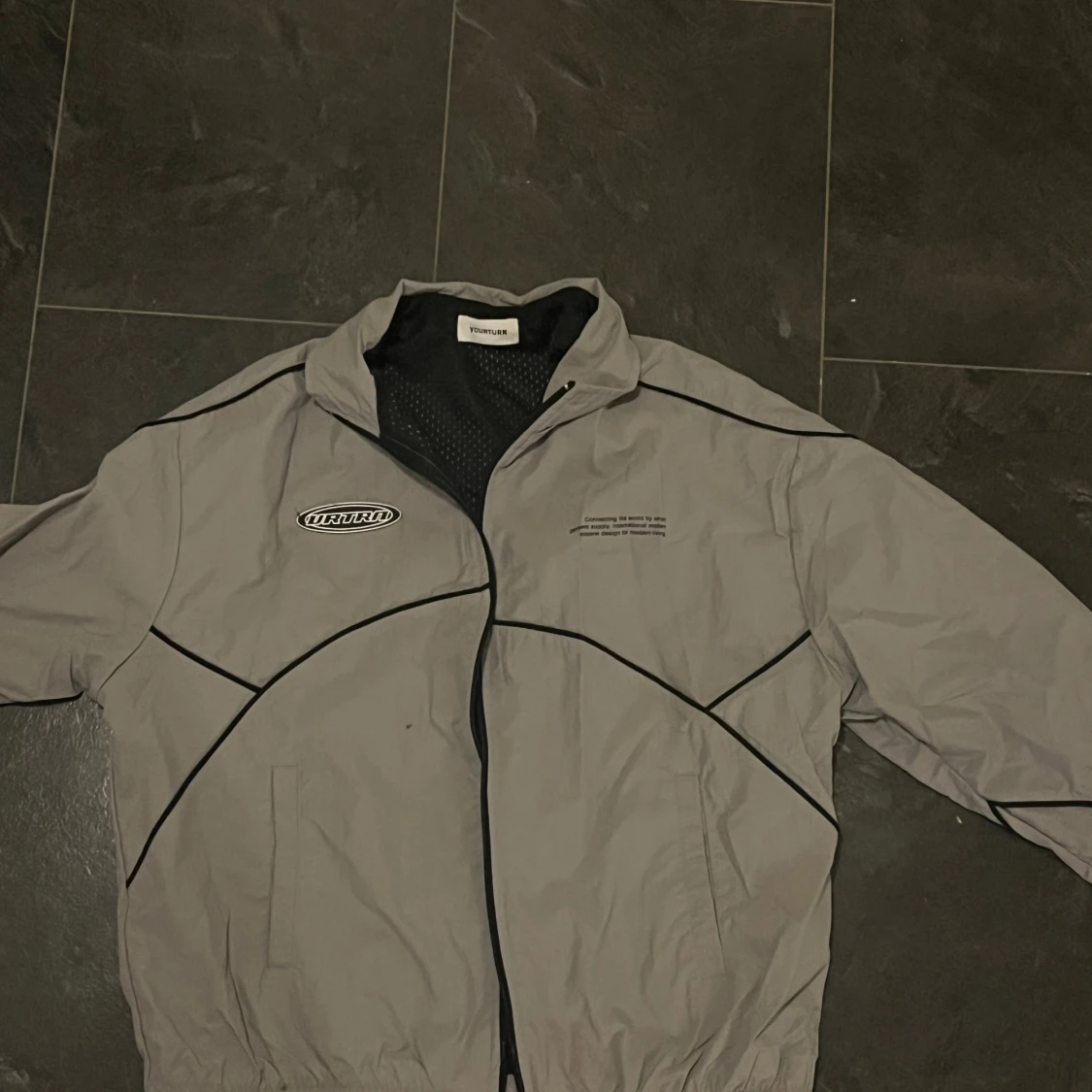 Grå vindjacka från YOUTH LUV