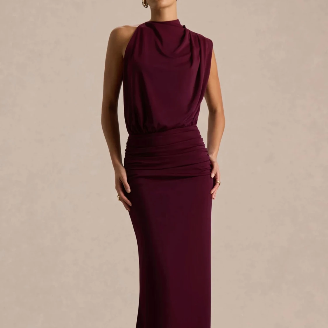 Club L London Vinröd långklänning med drapering