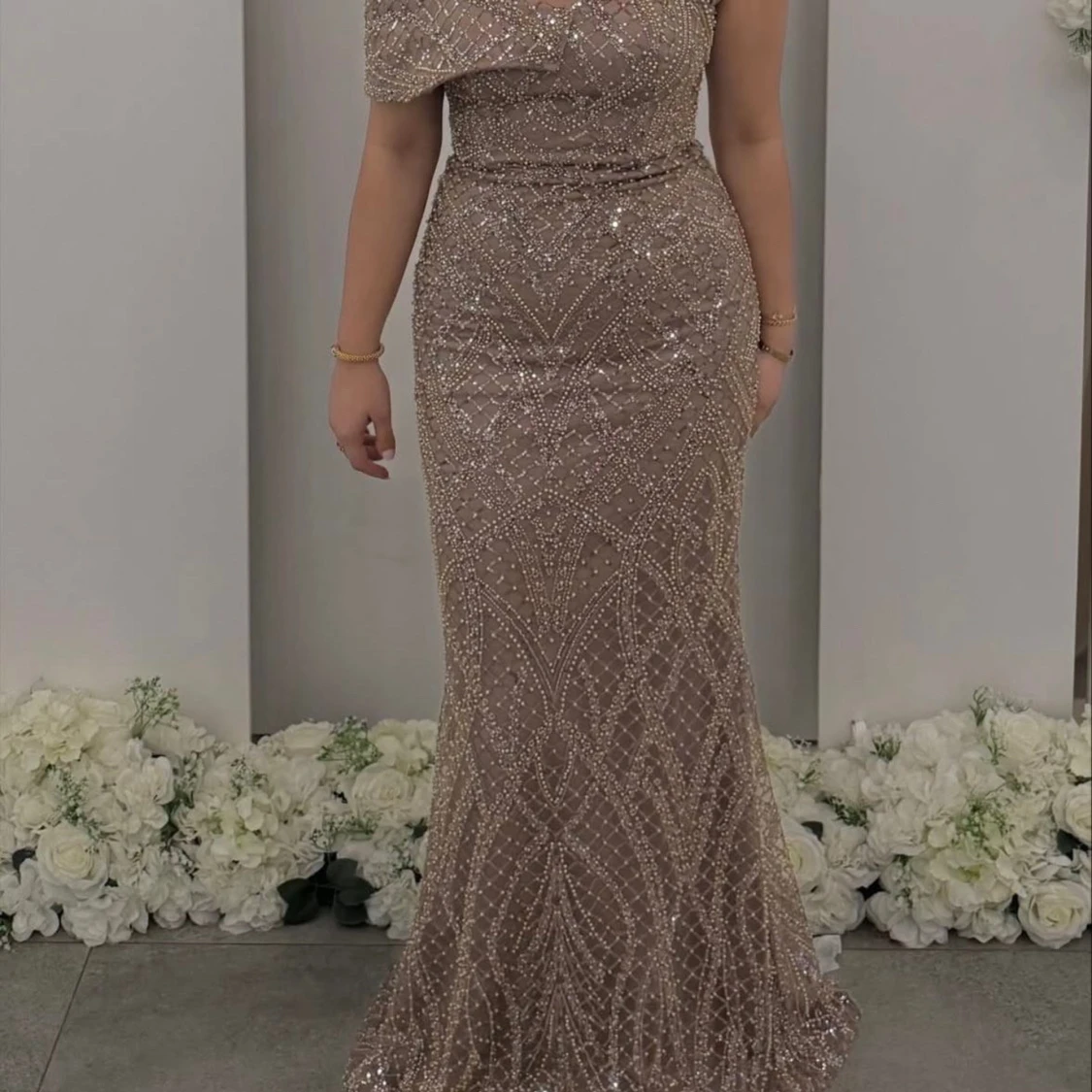 Glittrig champagnefärgad långklänning - 3