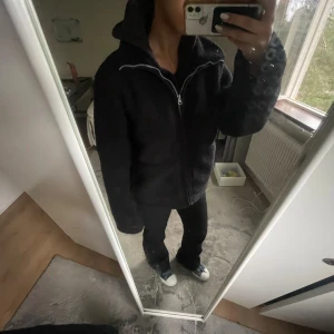 Svart teddyjacka från 157, storlek M - säljer💕💕