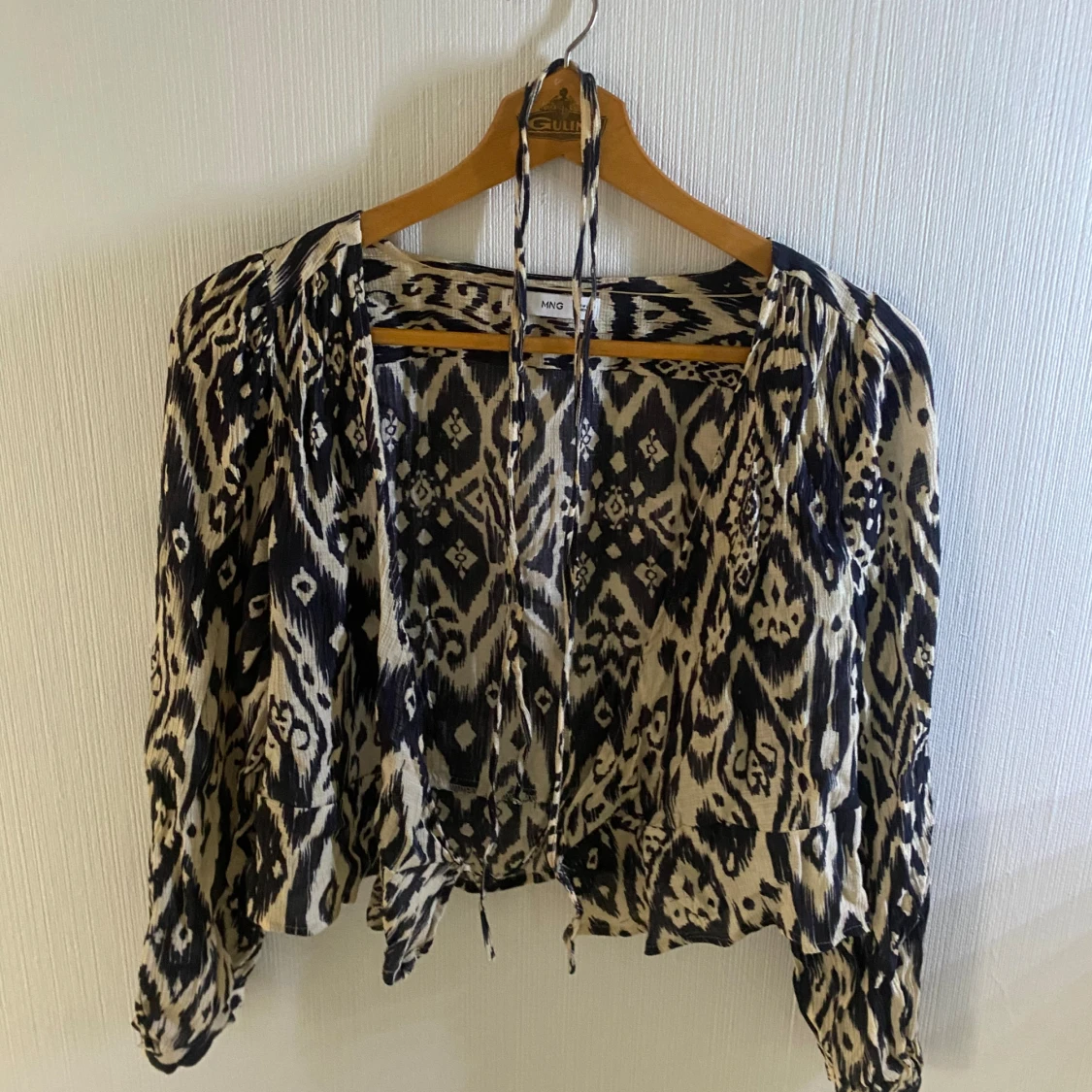 Mönstrad blus från MNG, strl M - 1