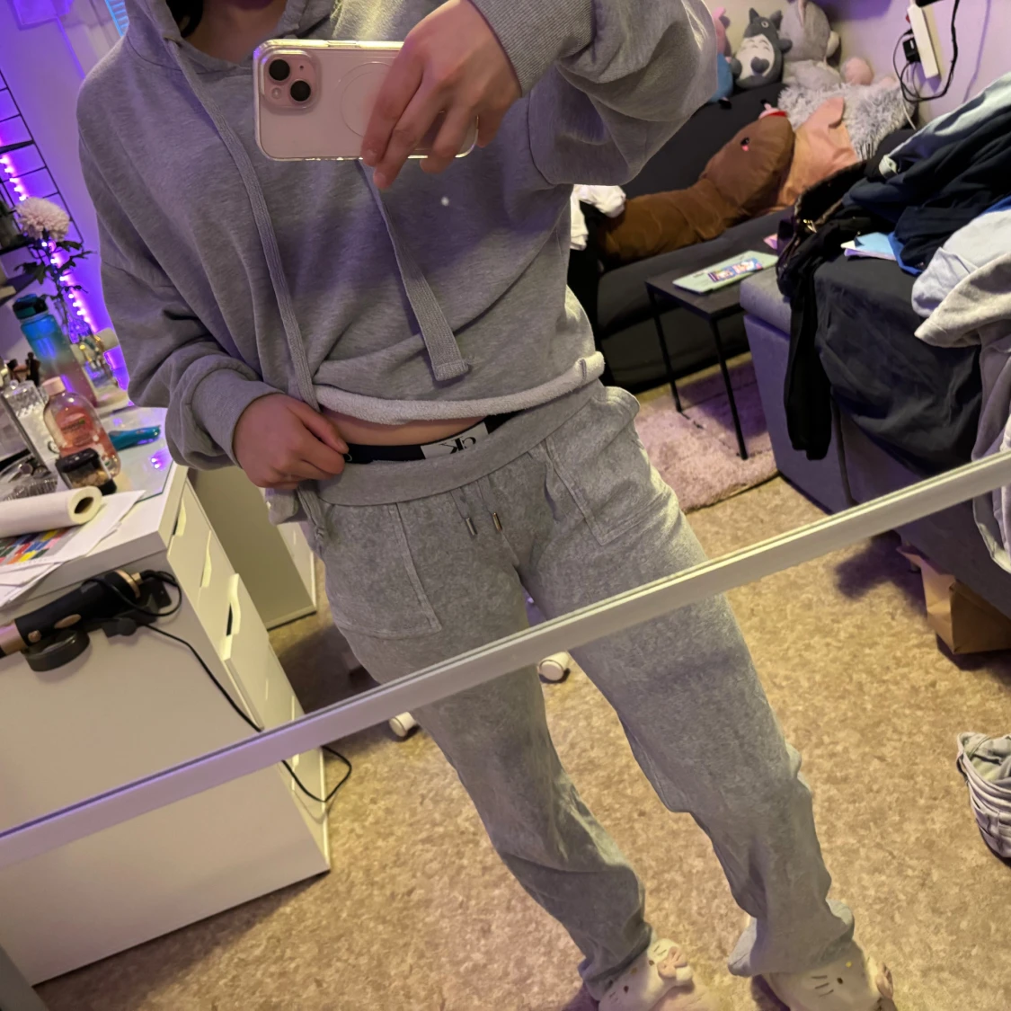 Gråa juicy couture byxor - 1