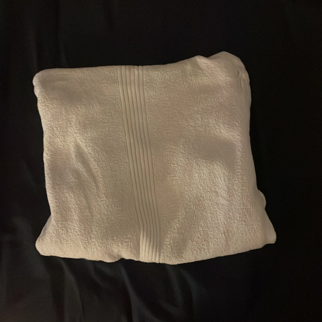 Vit polotröja med ribbad detalj - 2