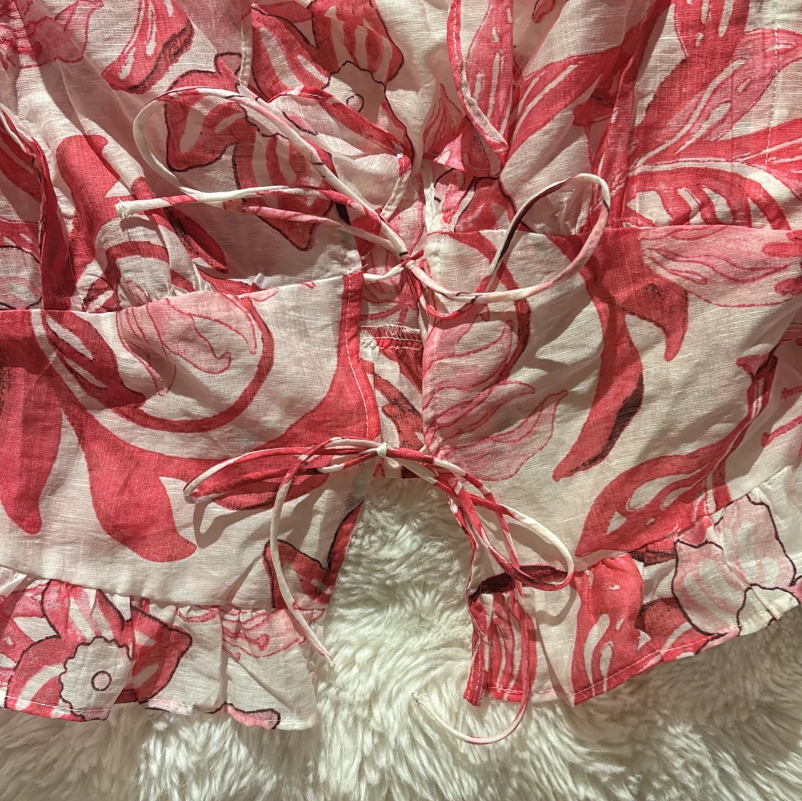 Blommig blus med snörning från H&M - 1