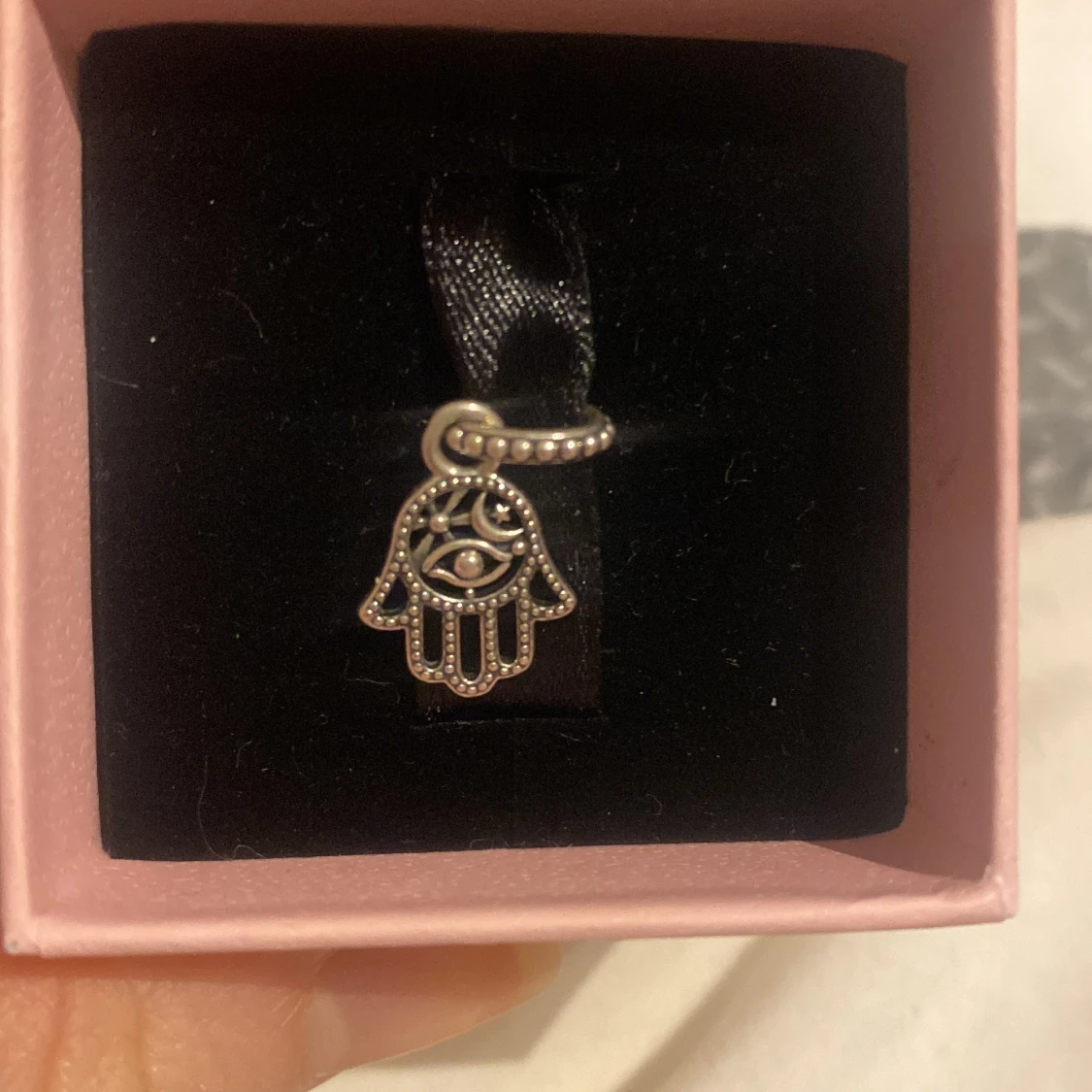 Pandora charm hamsa hand 