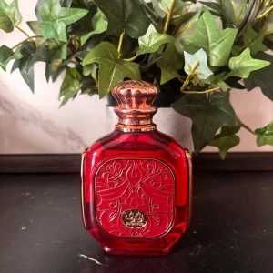  Zimaya Zukhruf Cherry Parfym 100ml  - Full flaska 