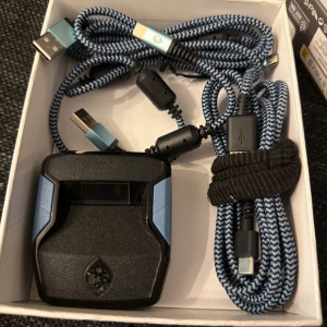 Cronus Zen - Cronus Zen – i mycket fint skick!  Säljer min Cronus Zen som fungerar perfekt. ✔ Fullt kompatibel med PS5/PS4, Xbox Series/One, Switch & PC ✔ Ger möjlighet till makron, anti-recoil, snabbare respons m.m. ✔ Endast använd några gånger – ser ut som ny ✔ Inkl. originalkabel  Perfekt för dig som vill optimera din spelupplevelse.  💸 Pris: Skriv vad du tänkt eller ge ett bud 📍 Kan hämtas eller skickas 