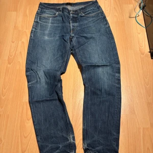 ASKET made in italy raw denim jeans - Stilrena jeans från Asket tillverkade i Italien i raw denim. Storlek 33/32 skick 8.5/10