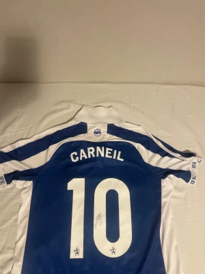 IFK Göteborg Carneil matchtröja #10 - Säljer en officiell IFK Göteborg fotbollströja med Carneil och nummer 10 på den är Signerad också 