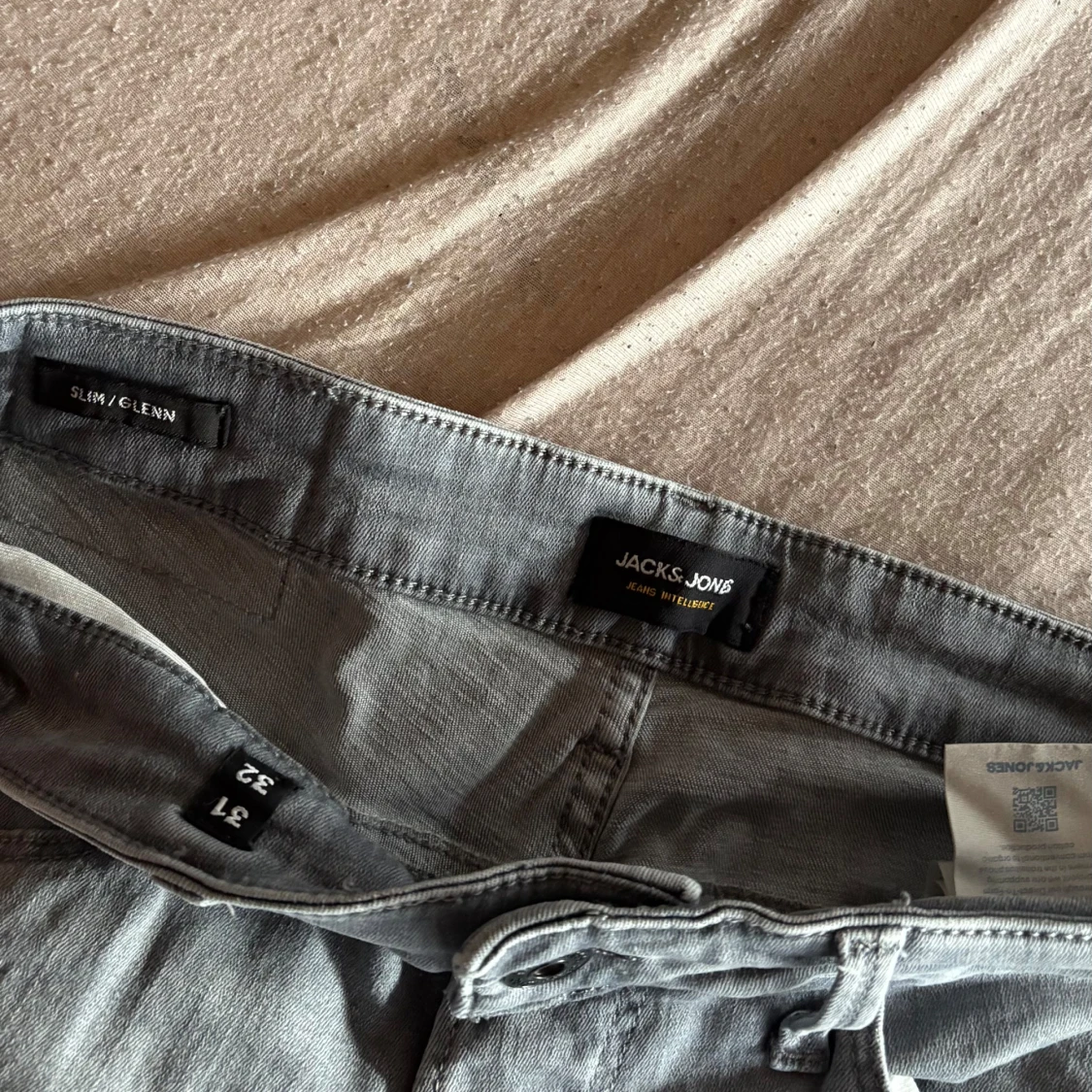 Grå slim jeans från Jack & Jones - 2