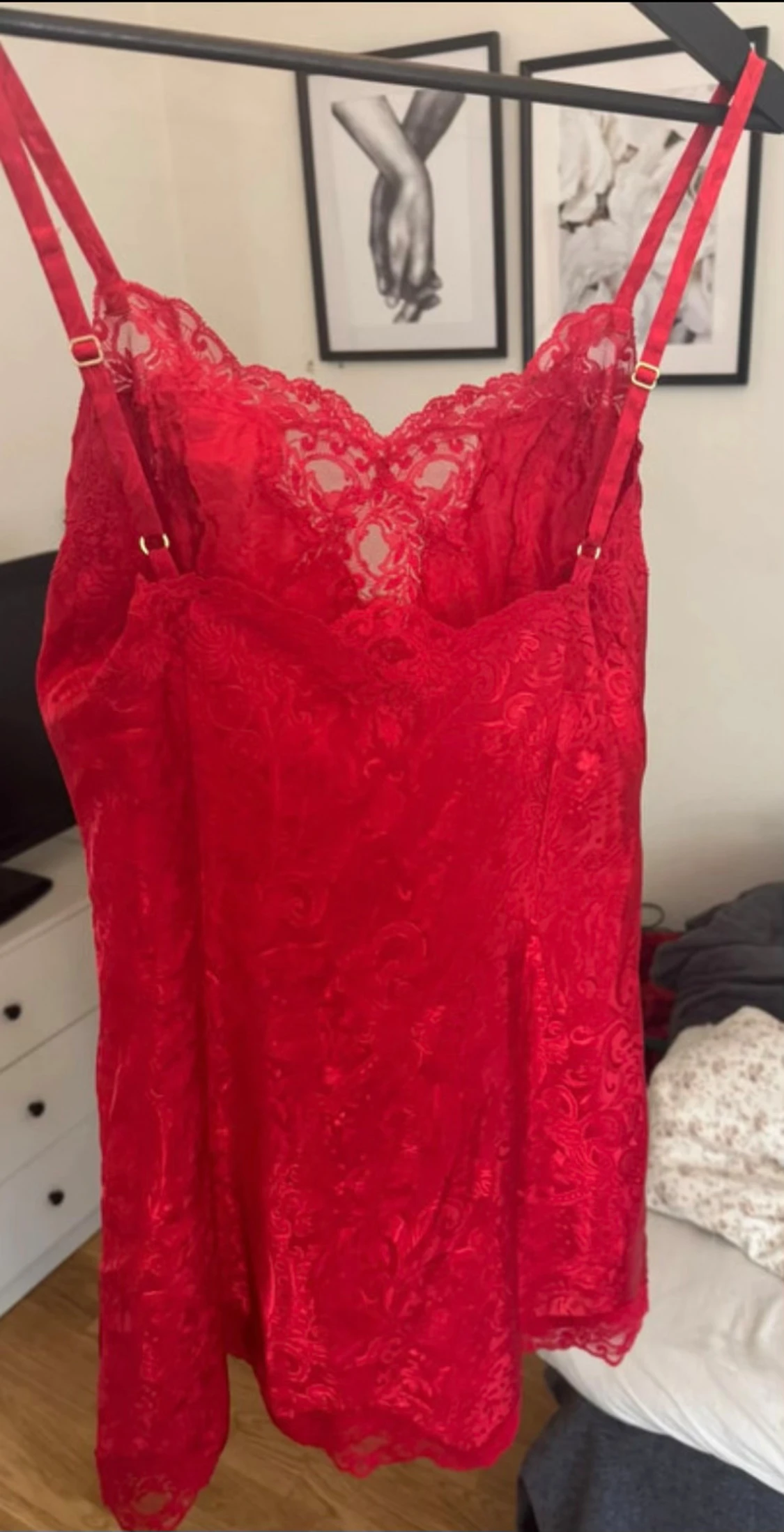 Röd spetsklänning från Victoria's Secret - 1