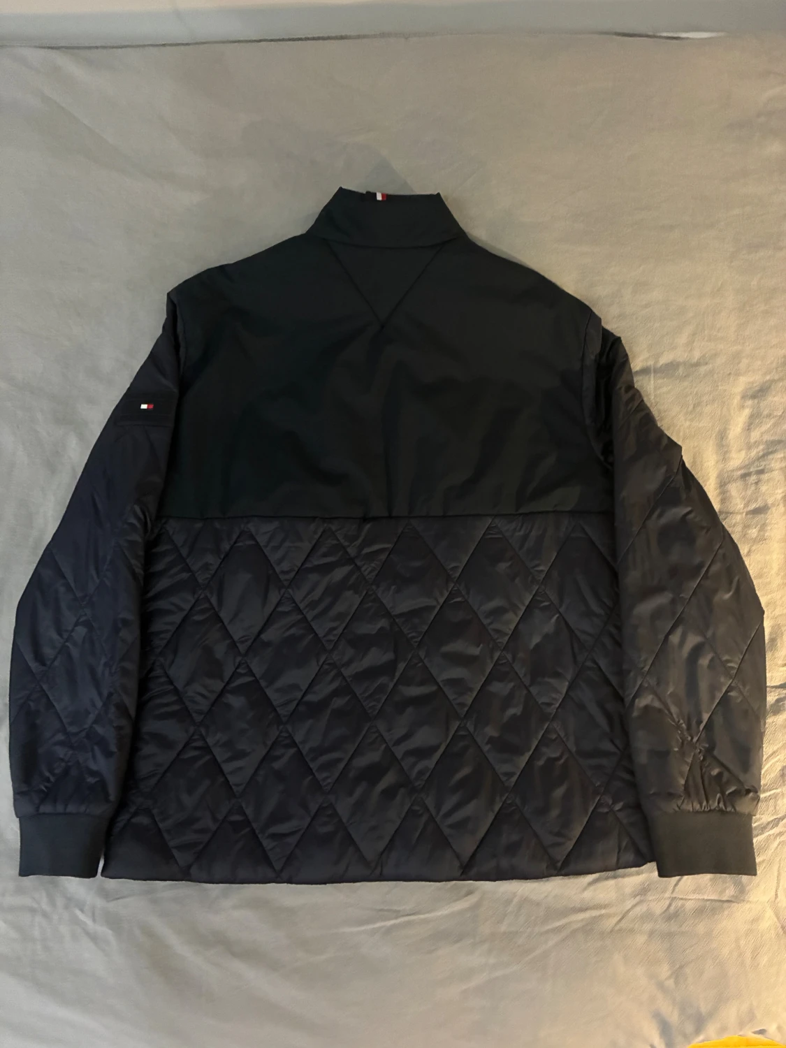 Svart quiltad jacka Tommy Hilfiger - 1