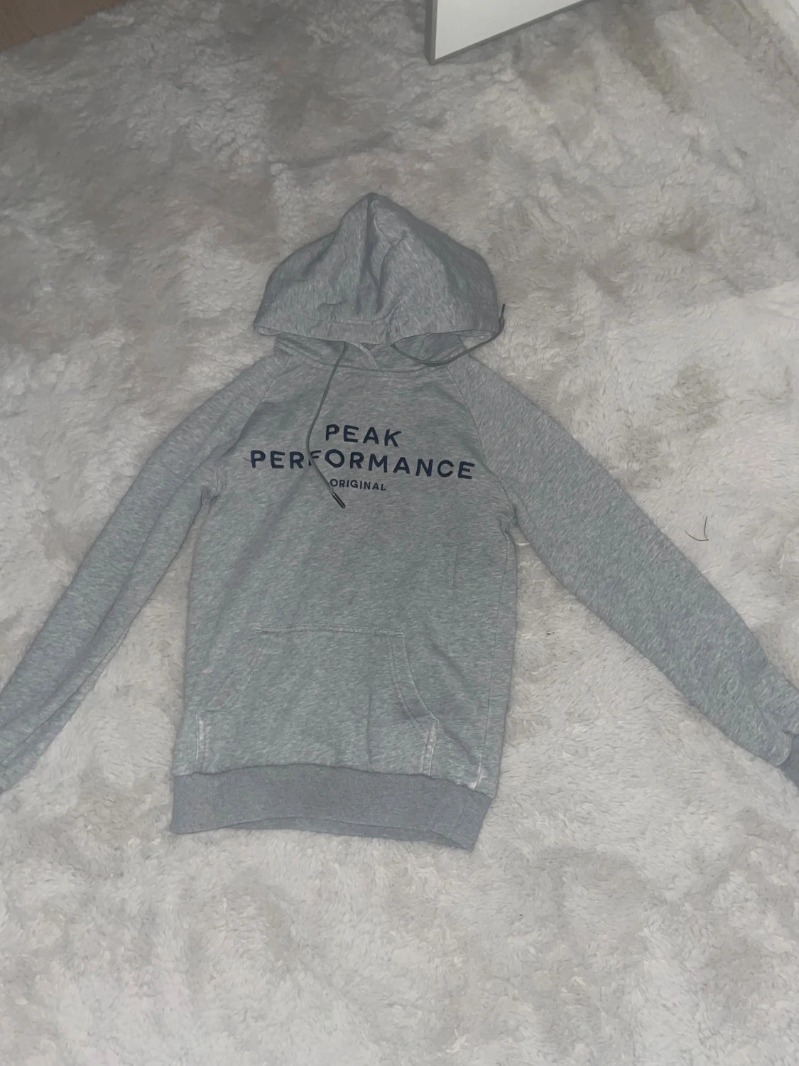 Grå hoodie Peak Performance