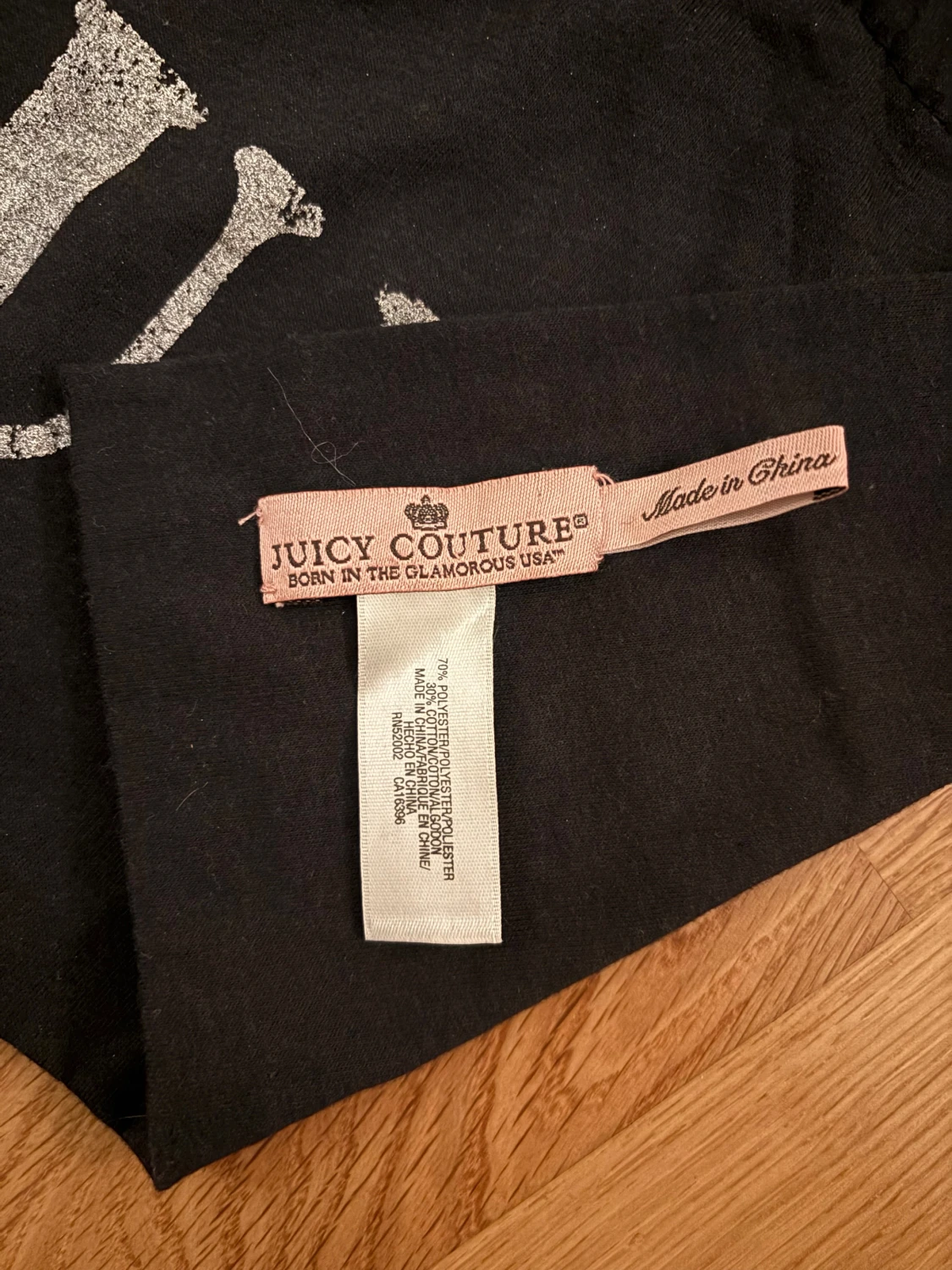 Svart Juicy Couture halsduk  - 1