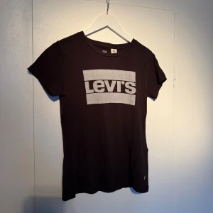 T-shirt Levis - Levis T-shirt storlek s