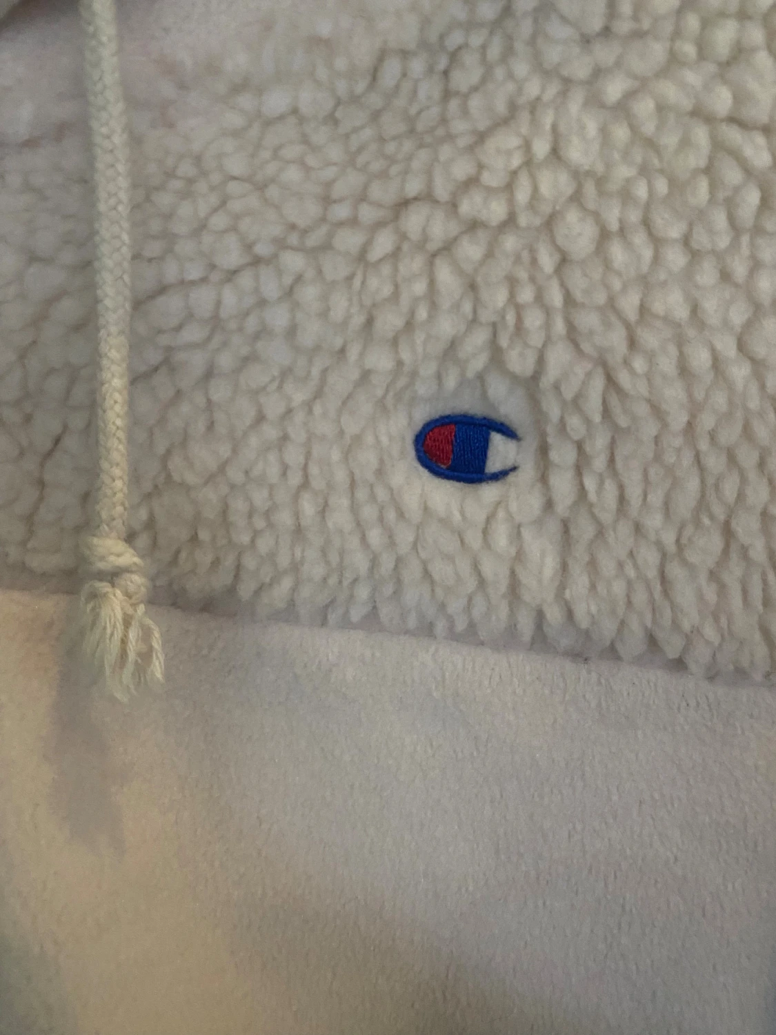 Beige teddyjacka med huva från Champion - 2