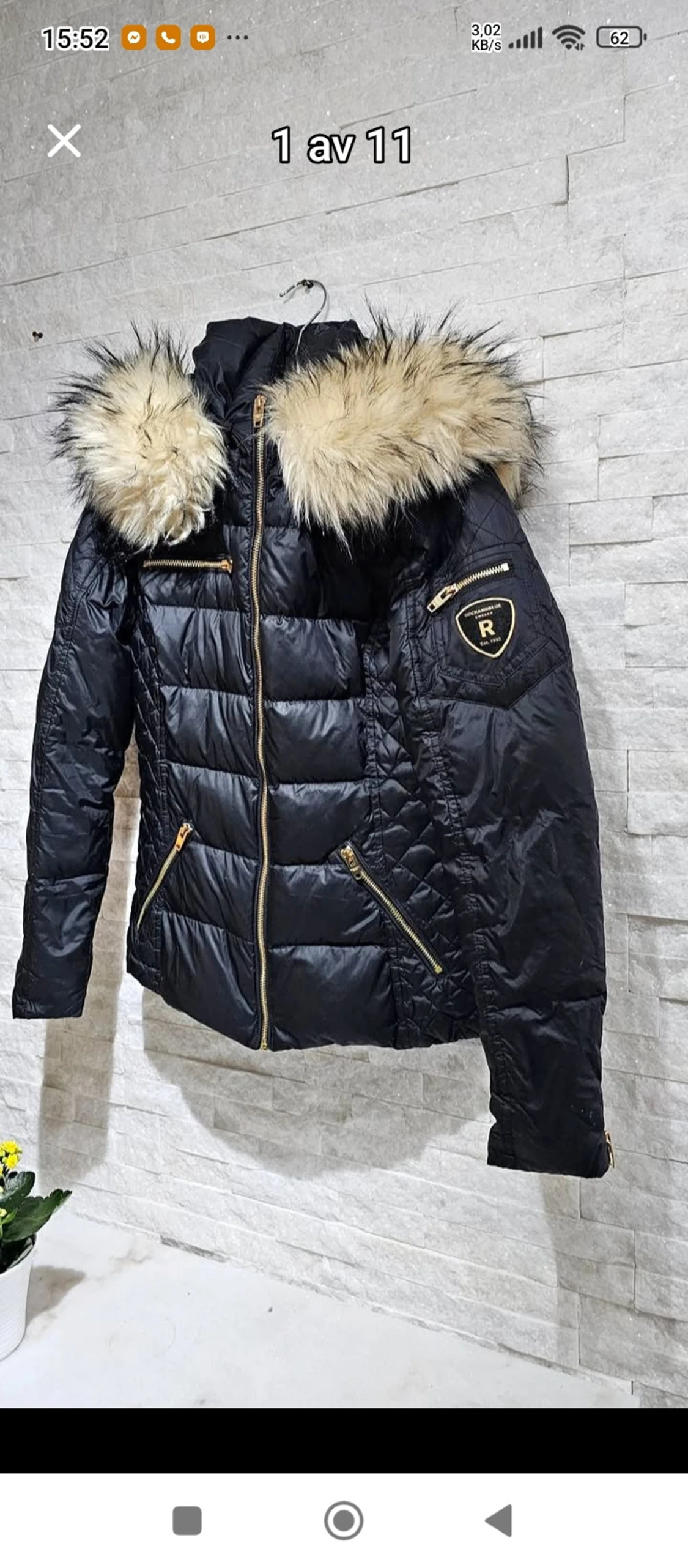 Svart lång pufferjacka med päls - 1