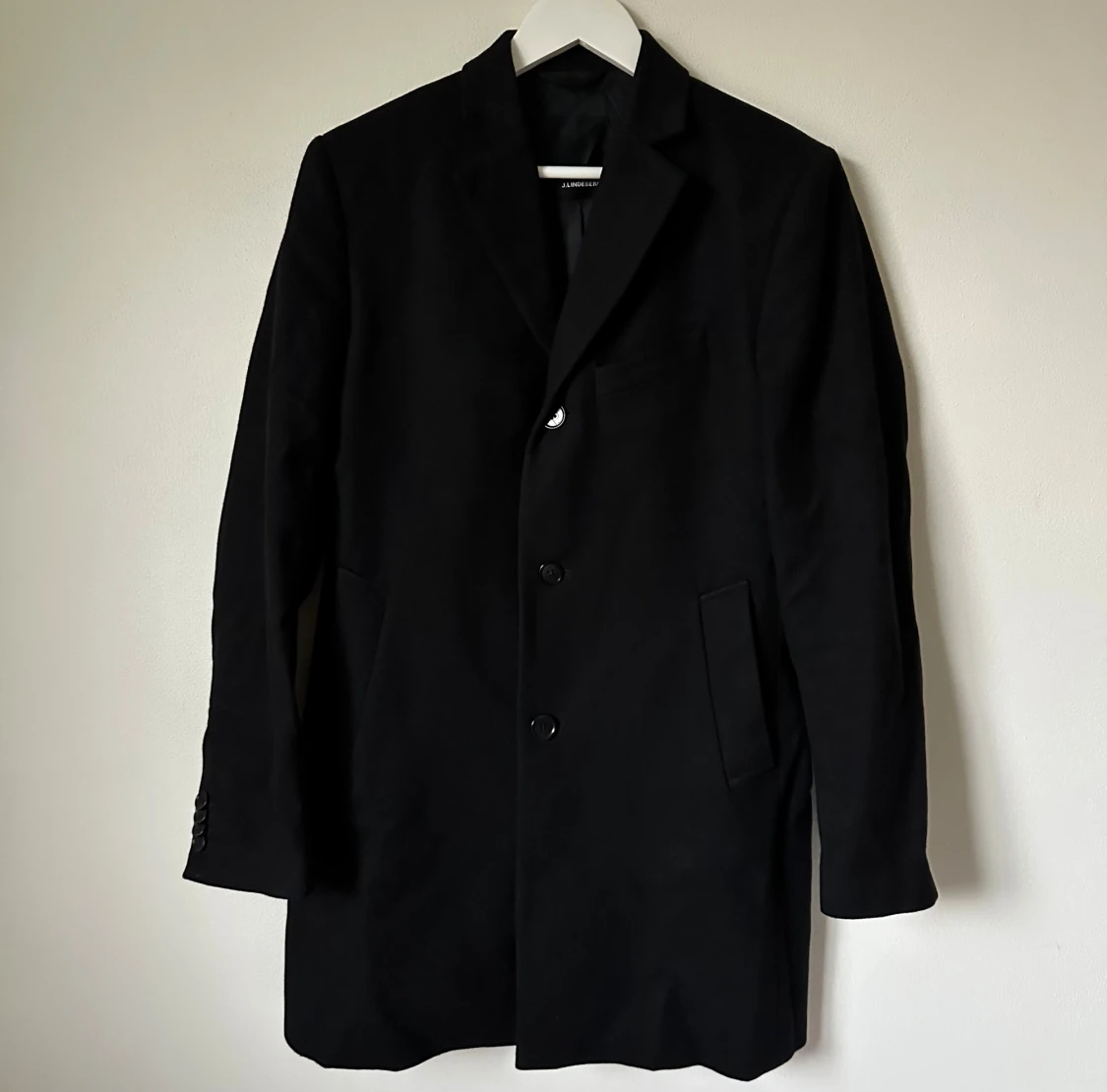 Svart rock från J.Lindeberg, stl 46