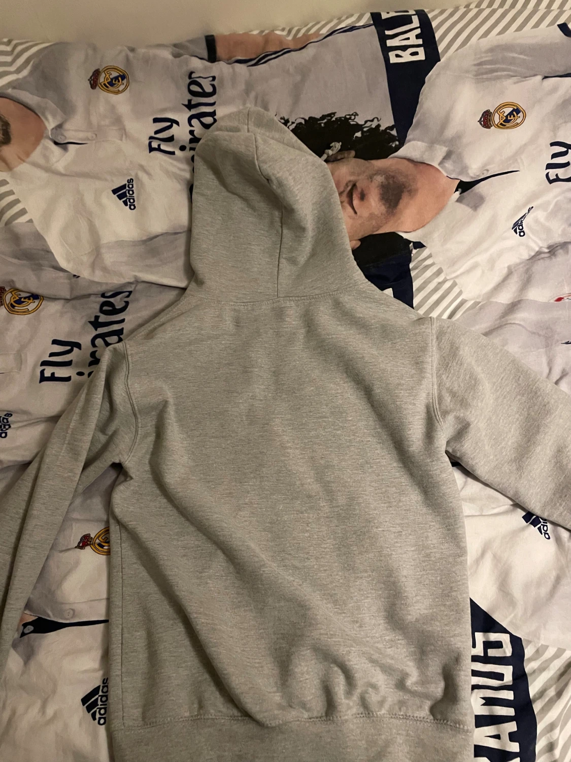 Grå hoodie från Blinglucid med änglar - 1