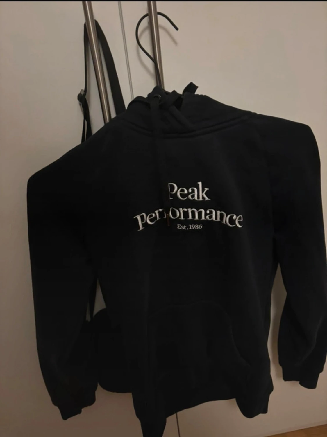 Svart hoodie Peak Performance S