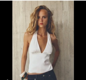 Satin topp - Vit satin topp från Zara. Bra skick!