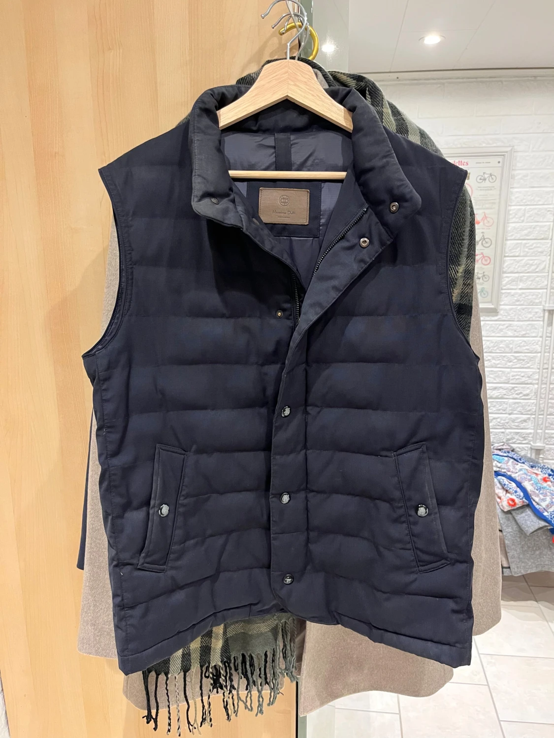 Mörkblå dunväst från Massimo Dutti