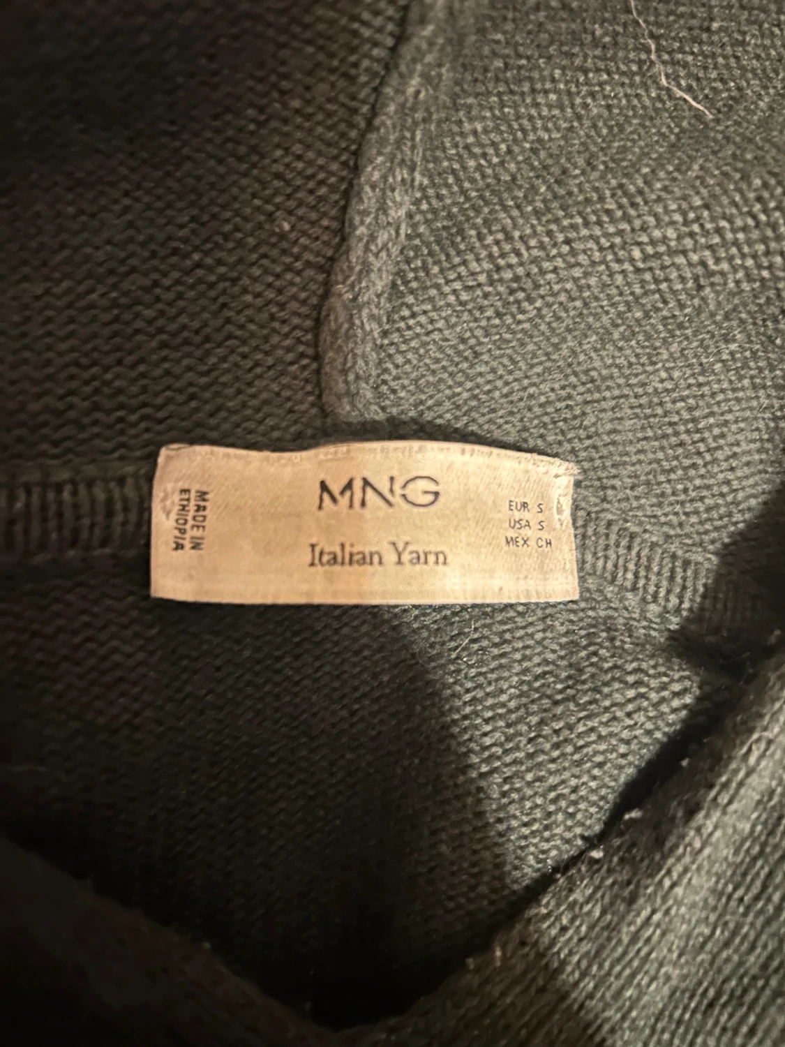 Svart stickad hoodie från MNG - 1