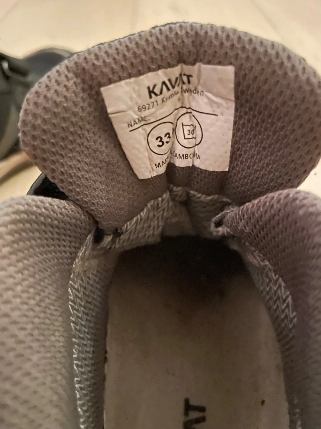 Svarta sneakers från Kavat med kardborre - 4