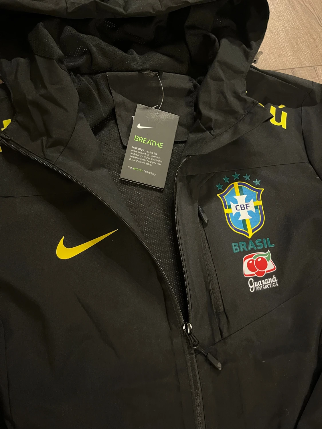 Svart Nike Brasil vindjacka med huva - 1