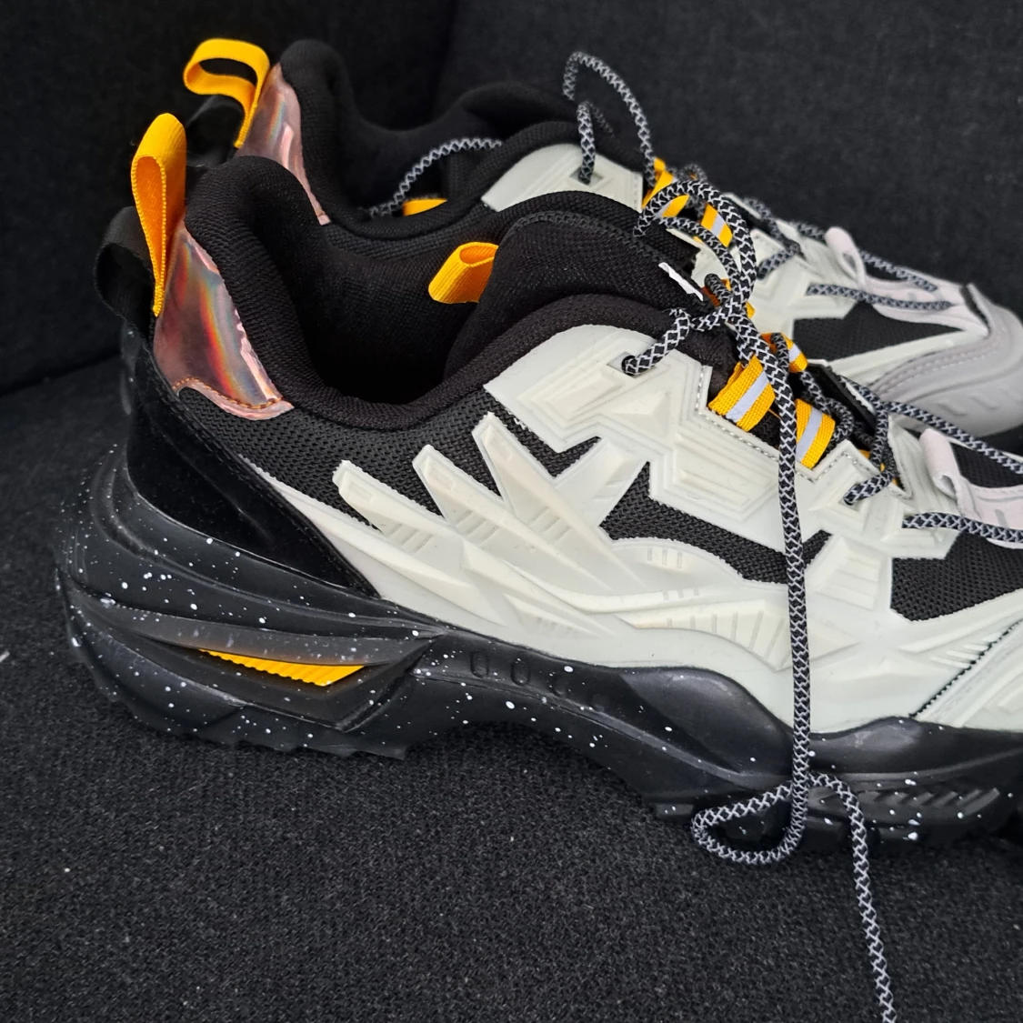 Chunky sneakers med gula detaljer - 1