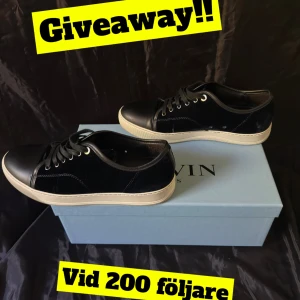 Lanvin skor - Lottar ut dessa riktigt snygga lanvin skor till en lycklig följare när jag har nått 200 följare här på plick. Kommer även Lotta ut ett par saint Laurent skor när jag når 300 följare så följ på. Kolla in alla andra plagg på min profil under tiden för om man köper något så ökar chanserna att man vinner denna!!😁 skorna är i superbra skick så ni har inget att förlora.