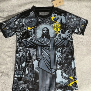 Svart Brasilien fotbollströja  - Helt ny Svart Brasilien fotbollströja i storlek S